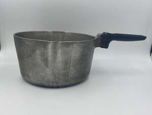 Vintage Wagner Ware MAGNALITE Dual Spout 4.5 Qt Sauce Pan Pot No Lid Cajun 4L